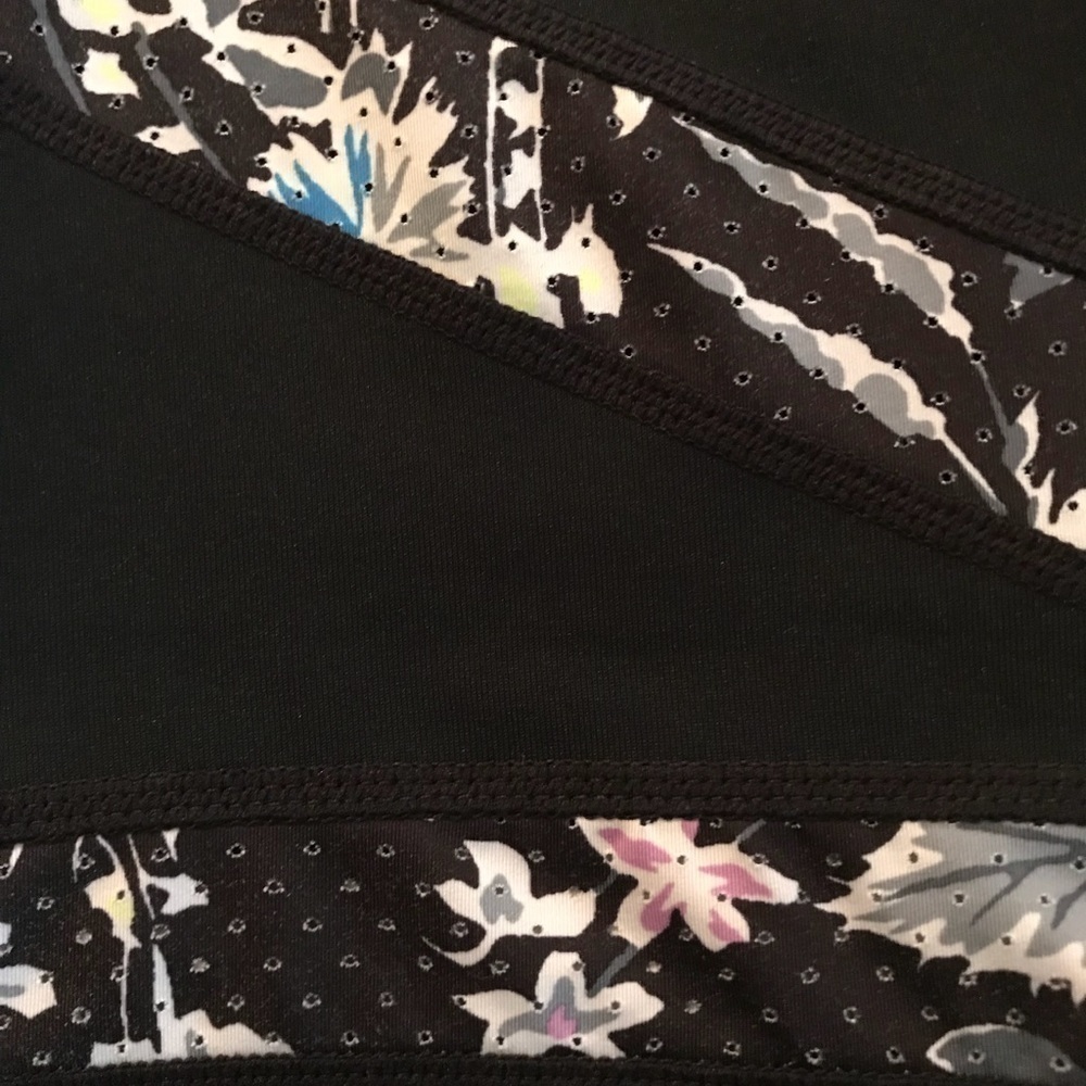 GAP Gfast Mesh Panel Cropped Leggings - Picture 5 of 8